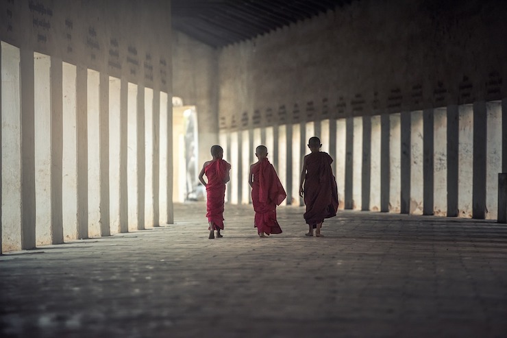 Mönche leben Buddhismus aus